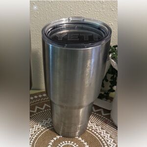 YETI Stainless Steel Tumbler with Clear Lid
